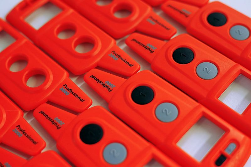 Vyvíjíme a vyrábíme výcvikové obojky pro psy pod značkou Dogtrace od roku 2004